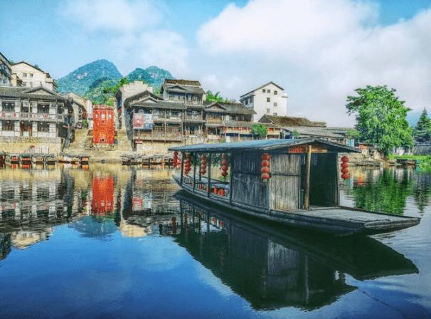 小镇惊魂